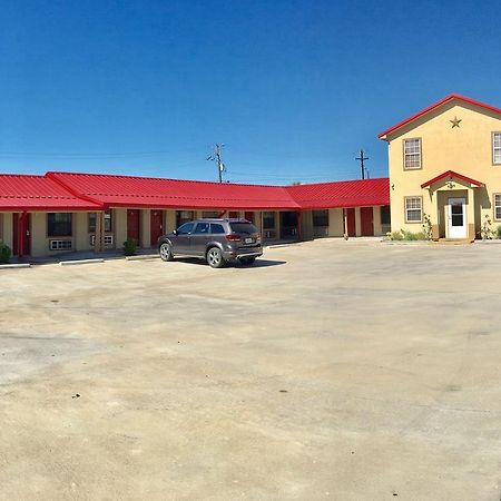 Budget Inn Hallettsville Bagian luar foto
