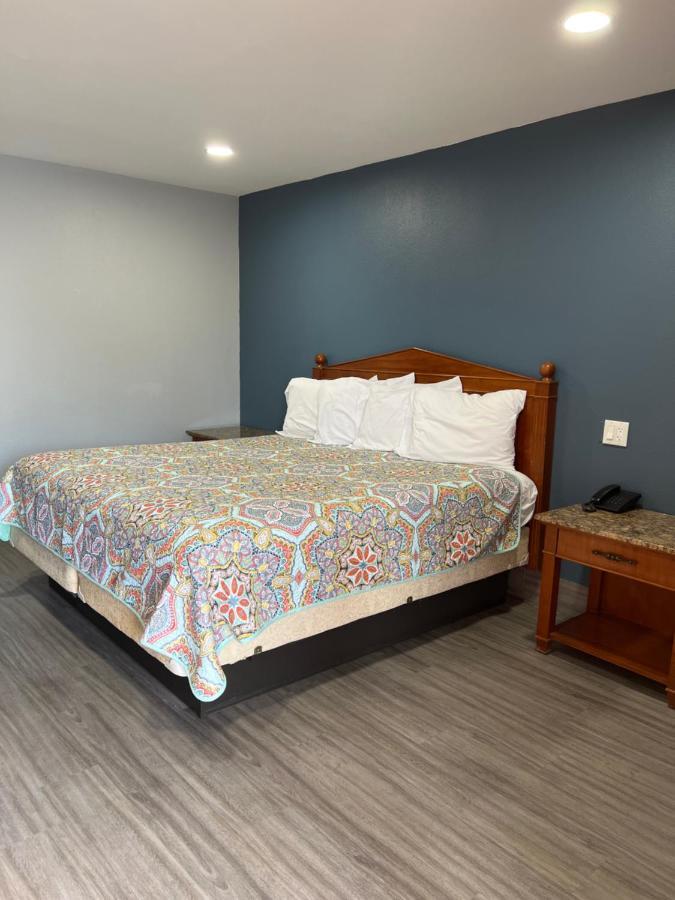 Budget Inn Hallettsville Bagian luar foto